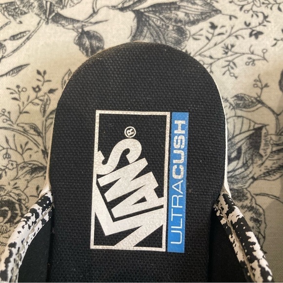 VANS OFF THE  WALL Sz 7 Snake Skin Print Slip On Mules - Picture 4 of 11